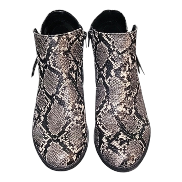 Arizona Jean Company Shoes - NWOT - Arizona Jean Co - Snake Print Cadman Memory Foam Booties - Size 10